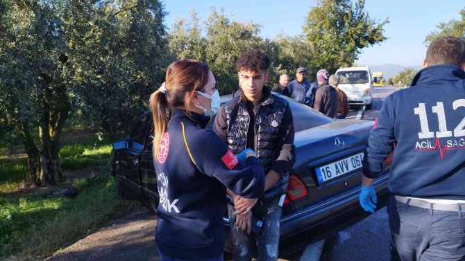 Otomobil İlaç Tankerine Çarptı: 3 Yaralı