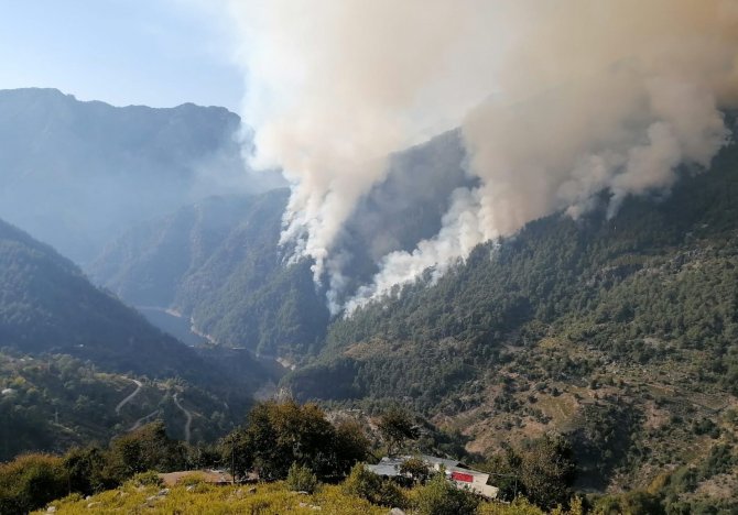 Osmaniye’deki Orman Yangınına Karadan Müdahale Başladı