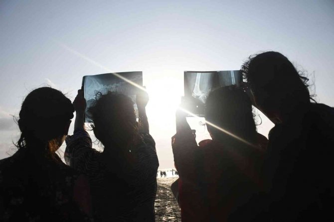 Parçalı Güneş Tutulmasına Pakistan’da Yoğun İlgi