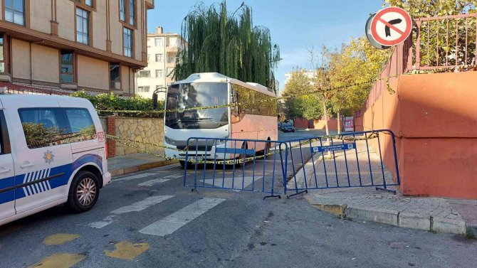 Küçükçekmece’de Çöken İstinat Duvarının Dolgu İşlemleri Sürüyor