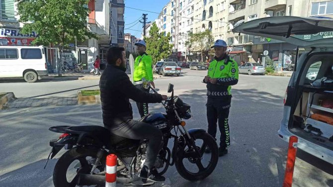 Bafra’da Motosiklet Sürücülerine Sıkı Denetim