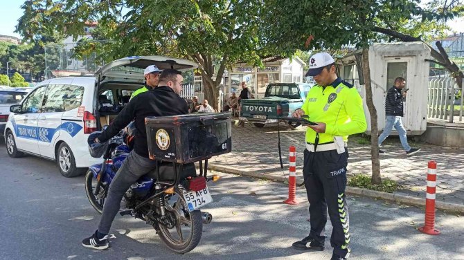 Bafra’da Motosiklet Sürücülerine Sıkı Denetim