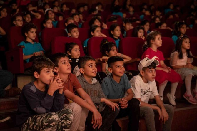 Sbşt’nin Çocuk Oyunu “En İyi Arkadaşım” Prömiyerini Yaptı
