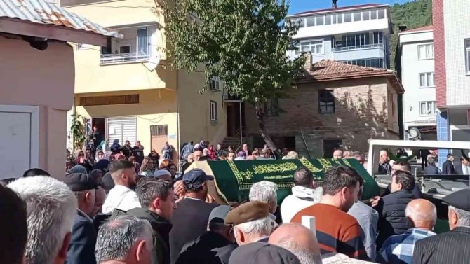 Sinop’ta Silahlı Saldırıda Ölen Muhtarın Oğlu Toprağa Verildi