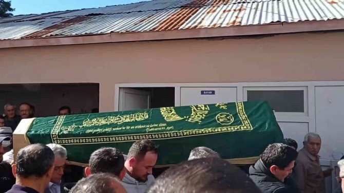Sinop’ta Silahlı Saldırıda Ölen Muhtarın Oğlu Toprağa Verildi