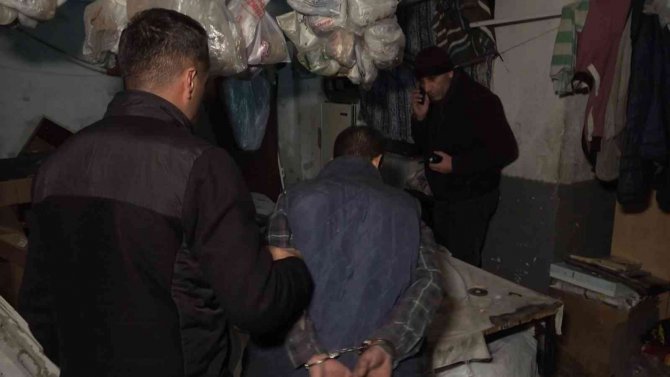 Hırsızlık Zanlısı Uyuya Kalınca Suçüstü Yakalandı