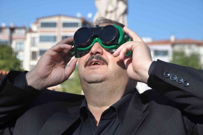 Parçalı Güneş Tutulmasını Böyle İzlediler