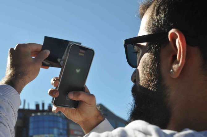 Parçalı Güneş Tutulmasını Böyle İzlediler