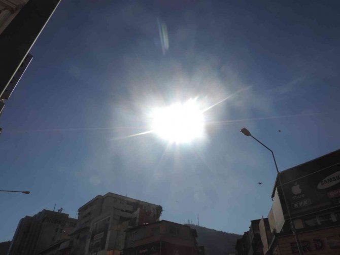 Güneş Tutulması Afyonkarahisar’da Da İzlendi