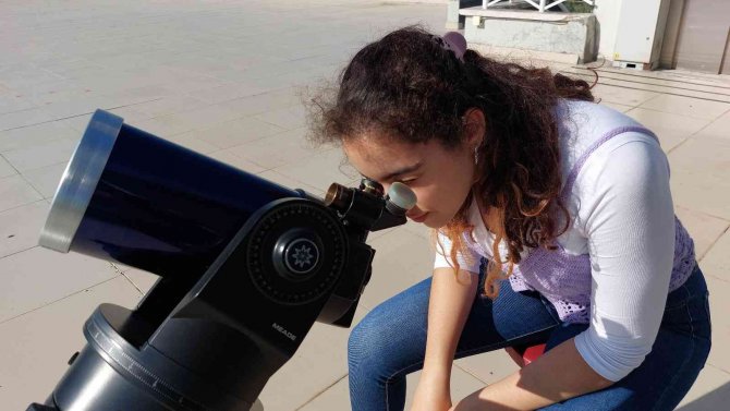 Samsun’da Güneş Tutulmasına Üniversite Öğrencileri İlgi Gösterdi