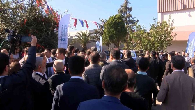 Tuzla Belediye Başkanı Şadi Yazıcı’ya İ̇ski̇ Atık Su Arıtma Tesisi Açılışında Saldırı