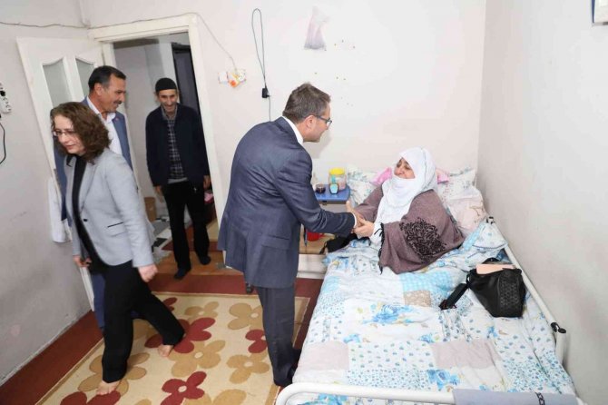 Yıldırım Vefa Sosyal Destek Ekipleri İhtiyaç Sahibi Yaşlıların Yanında