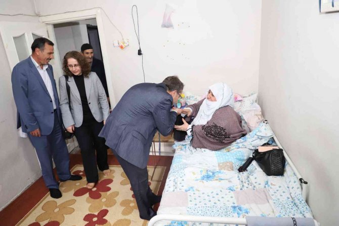 Yıldırım Vefa Sosyal Destek Ekipleri İhtiyaç Sahibi Yaşlıların Yanında