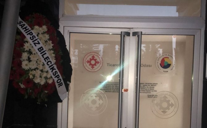 Bilecek Tso Kapısına Siyah Çelenk Bıraktılar