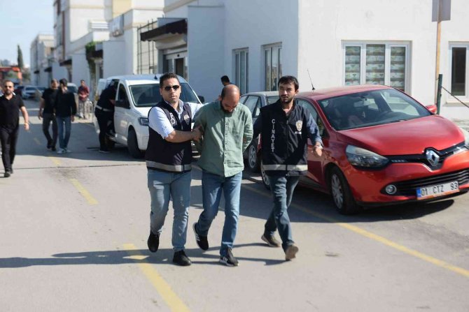 Otomobili Uzun Namlulu Silahla Tarayan Zanlılar Polisten Kaçamadı