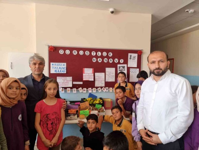 Öğrenciler "Dürüstlük Manavı" İle Güvenilir Olmayı Öğreniyor