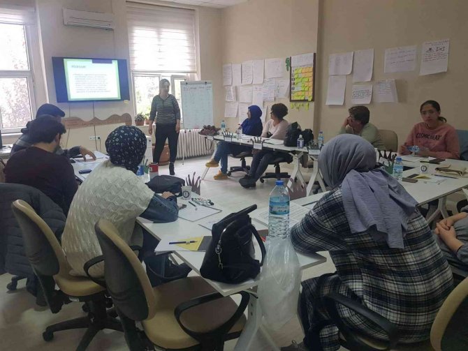 Afyonkarahisar’da Üreme Sağlığı Programı Eğitimleri Devam Ediyor