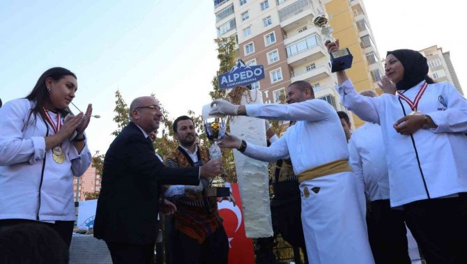 Kervancıoğlu: "İ̇ş Hayatında Ve Kariyerde Sabır, Sebat Ve Kanaat Çok Önemli"