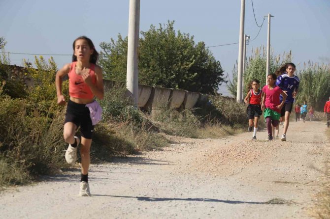 Aydınlı Çocuklar Cumhuriyet İçin Koştular