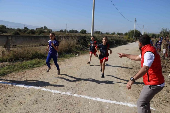 Aydınlı Çocuklar Cumhuriyet İçin Koştular