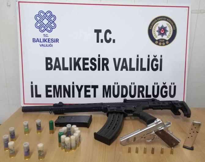Balıkesir’de Polis 50 Aranan Şahsı Yakaladı