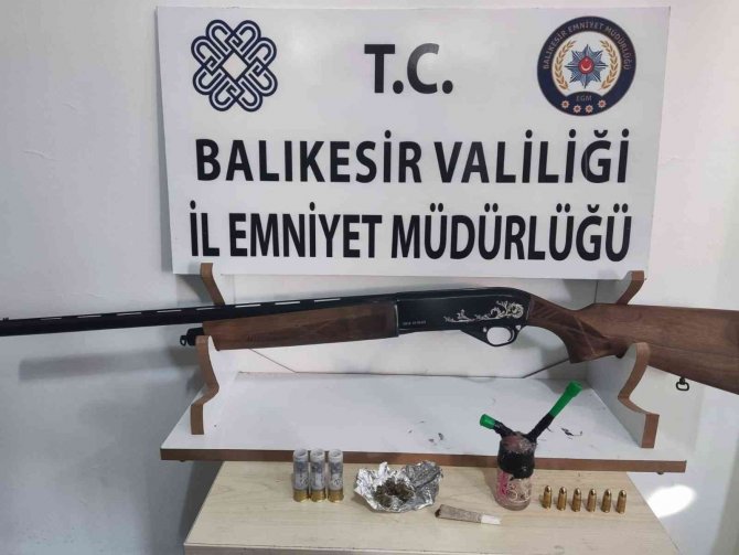Balıkesir’de Polis 50 Aranan Şahsı Yakaladı