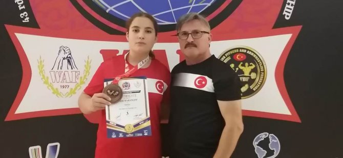 Dünya Üçüncüsü Oldu