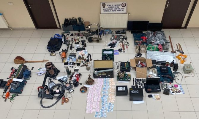 11 Villadan 2 Milyonluk Soygun, Girdikleri Evde Yemek Pişirip Yediler