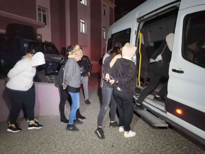 Bursa Saldırısını Gerçekleştiren Teröristin Saklanmasına Yardım Eden 4 Şüpheli Daha Adliyede