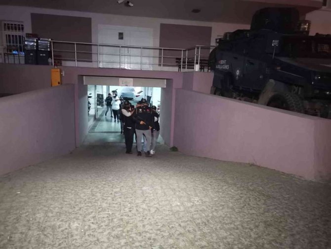Bursa Saldırısını Gerçekleştiren Teröristin Saklanmasına Yardım Eden 4 Şüpheli Daha Adliyede