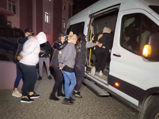 Bursa Saldırısını Gerçekleştiren Teröristin Saklanmasına Yardım Eden 4 Şüpheli Daha Adliyede