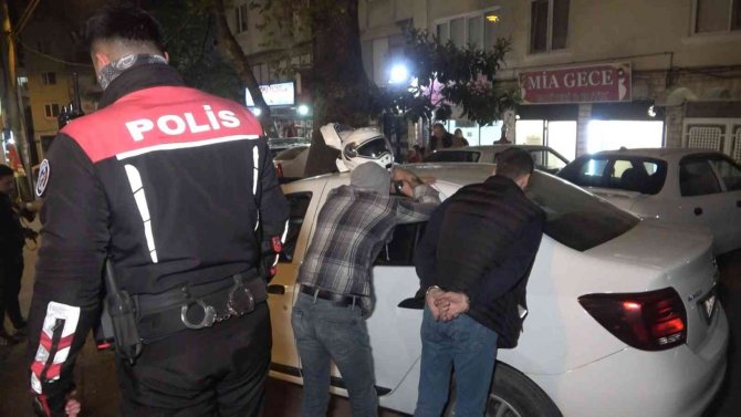 ’Dur’ İhtarına Uymayan Aracı Polis Ekipleri 5 Dakikada Yakaladı