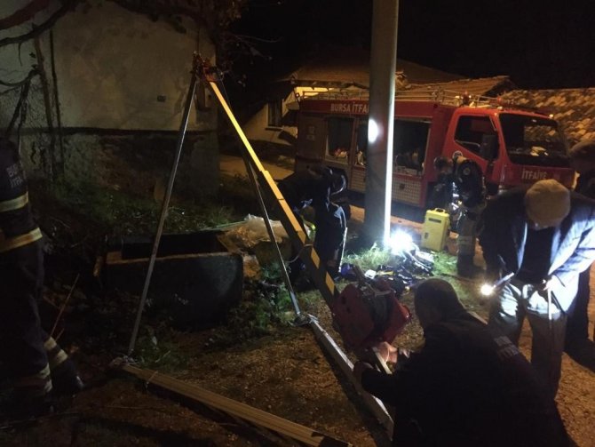 Kuyunun Dibindeki Koyunu İtfaiye Kurtardı