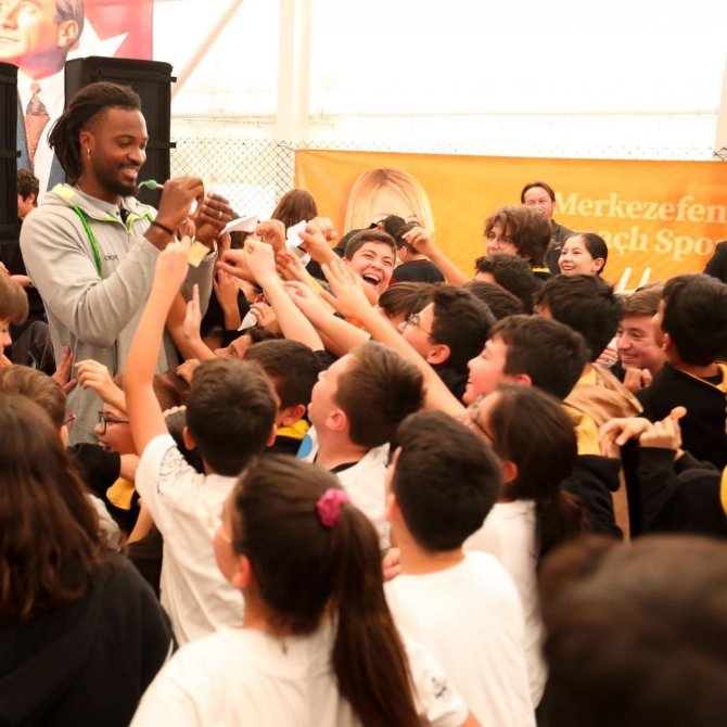 Merkezefendi’ye Bir Spor Salonu Daha