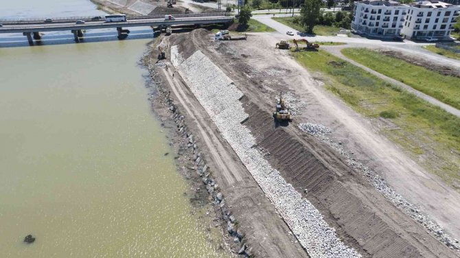 Melet Irmağı’nda Islah Çalışmaları Devam Ediyor
