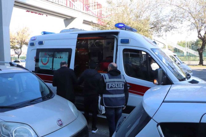 Giysi Kolisi Keserken Bileğini Kesen İşçi Hastanelik Oldu