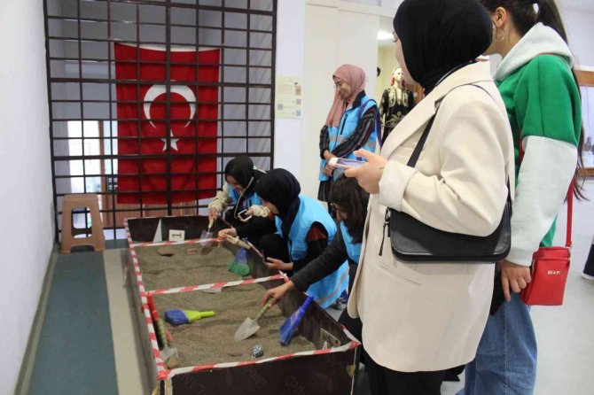 Öğrenciler Arkeoloji Müzesini Gezdi
