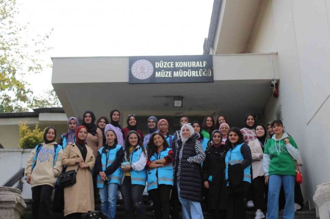 Öğrenciler Arkeoloji Müzesini Gezdi