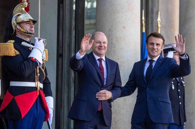 Scholz Ve Macron Paris’te Bir Araya Geldi