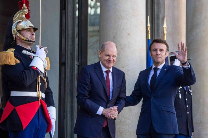 Scholz Ve Macron Paris’te Bir Araya Geldi