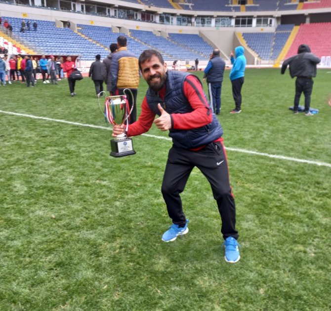 İ̇şitme Engelliler Futbol Takımı Yeni Sezona İddialı Hazırlanıyor