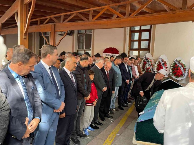 Şehit Öğretmenin Annesi Toprağa Verildi