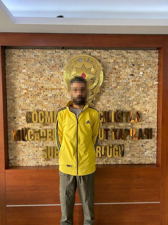 İ̇stanbul’da Sahte Pasaport Baskınında Gözaltına Alınan 4 Kişi Tutuklandı