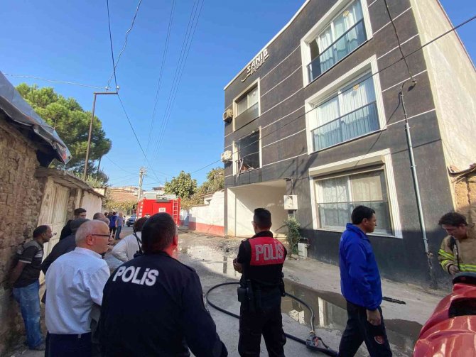 Boşanma Aşamasındaki Eşinin Evini Yaktı