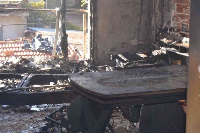 Boşanma Aşamasındaki Eşinin Evini Yakan Şahıs Yakalandı