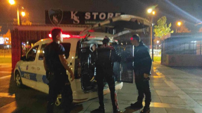 ’Ne Bakıyorsun’ Kavgasında 6 Kişi Gözaltına Alındı