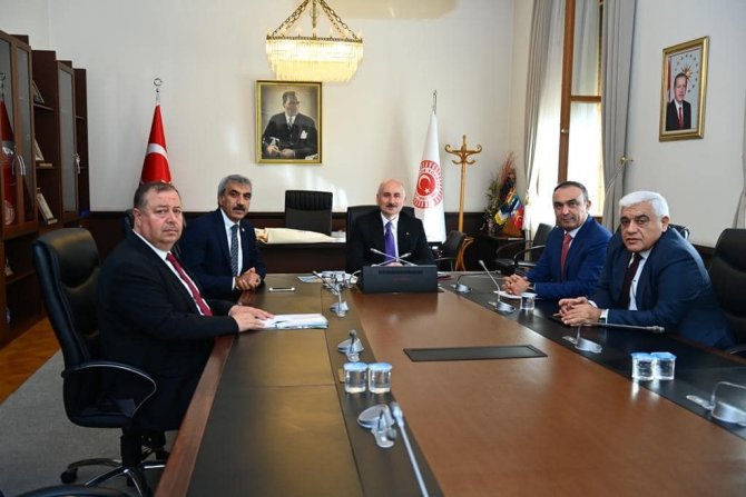 Kilis Heyeti Bakan Karaismailoğlu İle Bir Araya Geldi