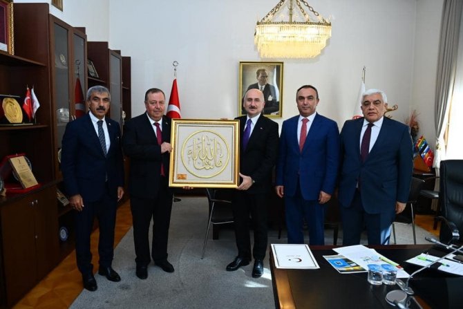 Kilis Heyeti Bakan Karaismailoğlu İle Bir Araya Geldi
