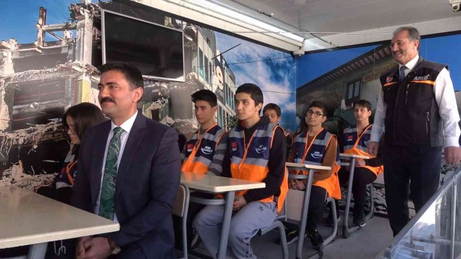 Afad’ın Simülasyon Tırında Van Depremini Yaşadılar