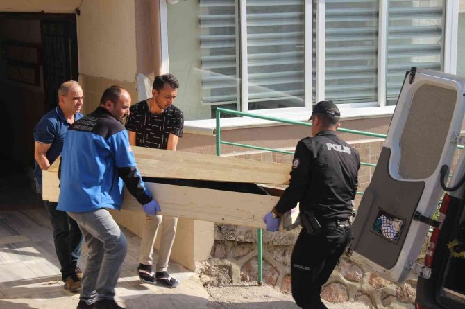 Haber Alınamayan Adam Evinde Ölü Bulundu